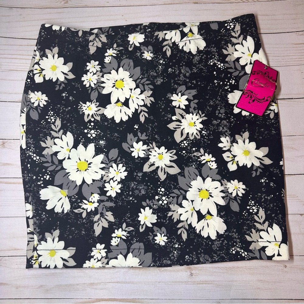 Candie's Black and White Floral Mini Skirt